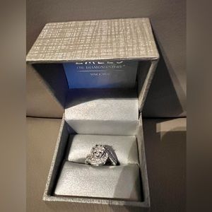 1CTTW White Gold Diamond 10k Swirl Ring Size 7